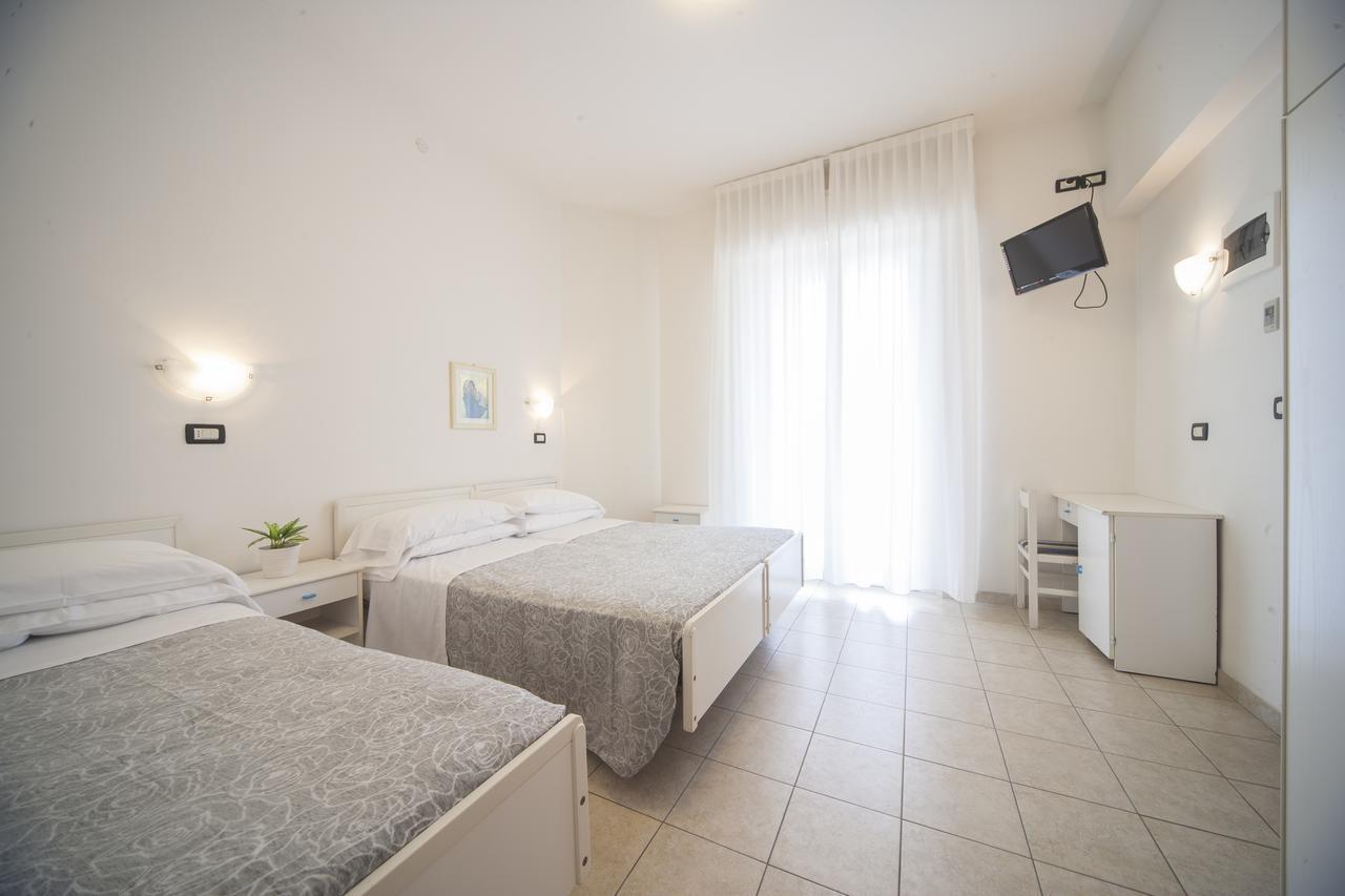 Hotel Aquila Azzurra ริมินี ภายนอก รูปภาพ