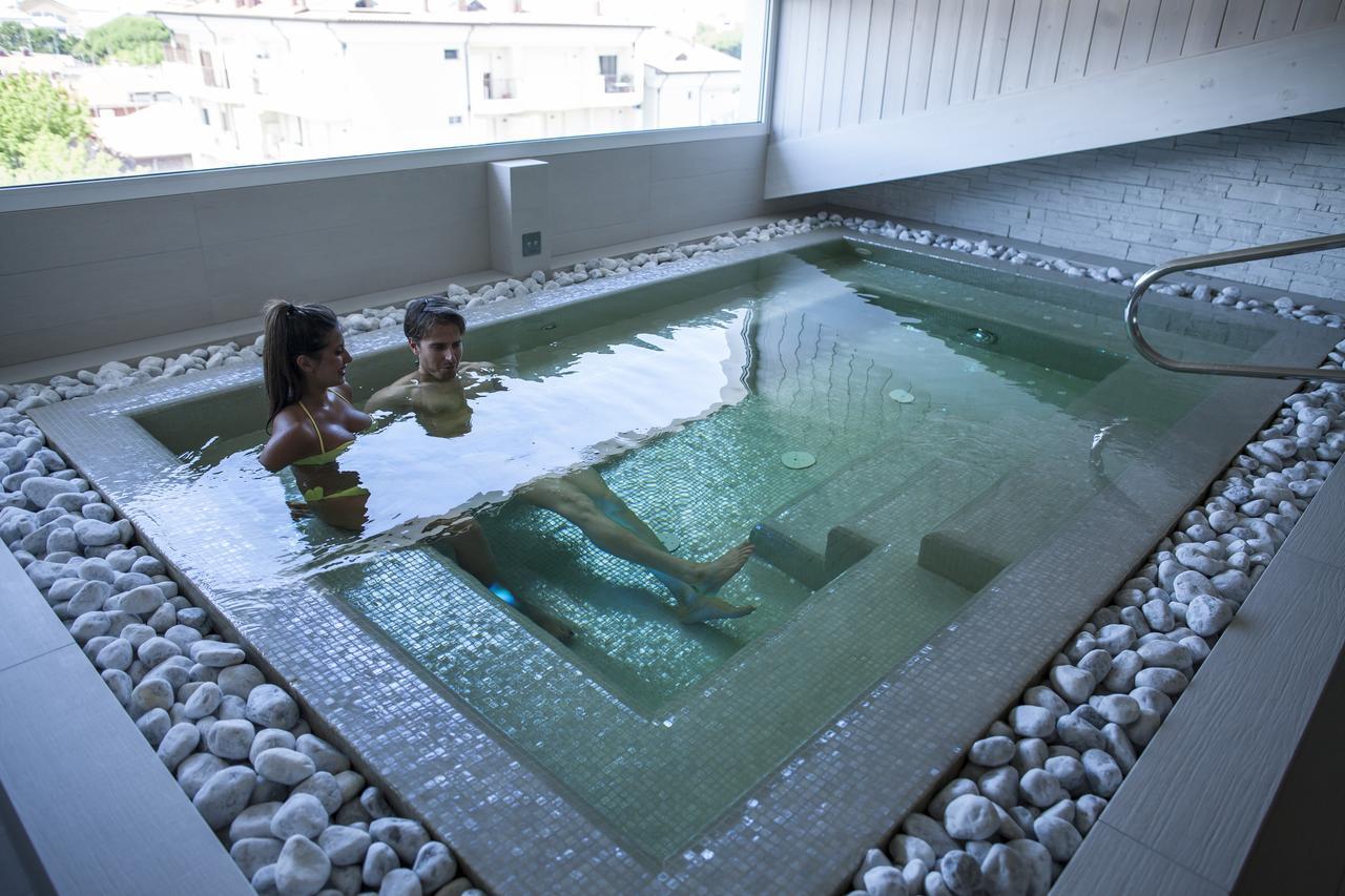 Hotel Aquila Azzurra ริมินี ภายนอก รูปภาพ