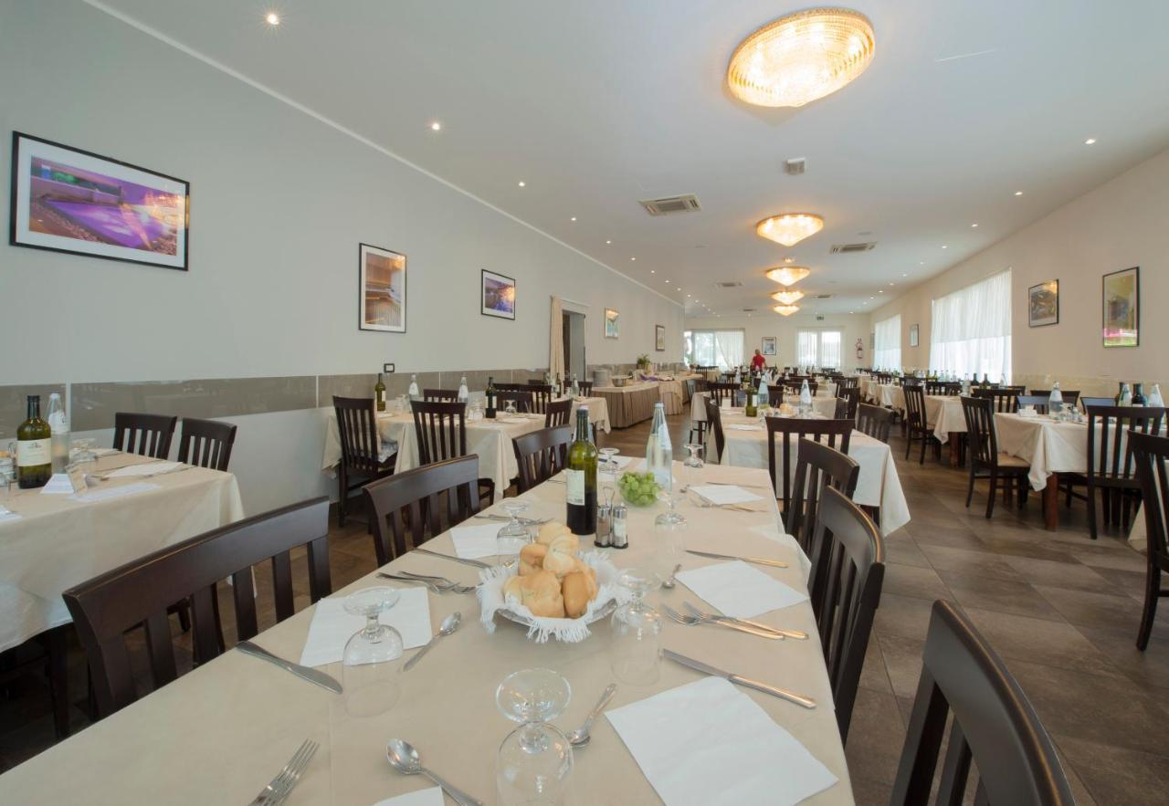 Hotel Aquila Azzurra ริมินี ภายนอก รูปภาพ