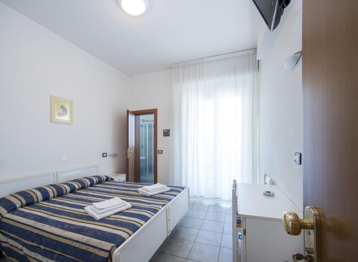 Hotel Aquila Azzurra ริมินี ภายนอก รูปภาพ