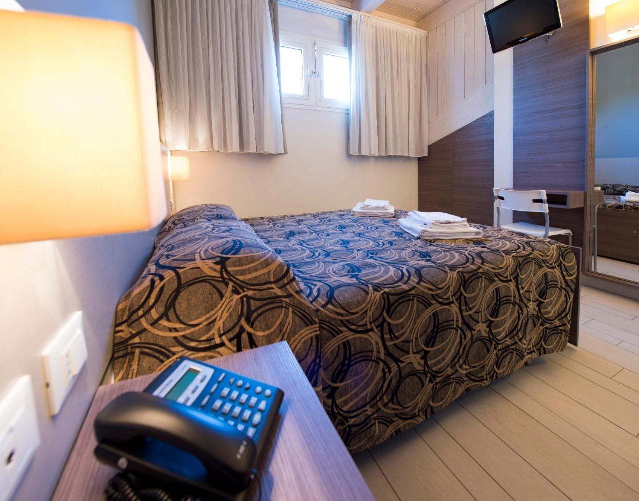 Hotel Aquila Azzurra ริมินี ภายนอก รูปภาพ